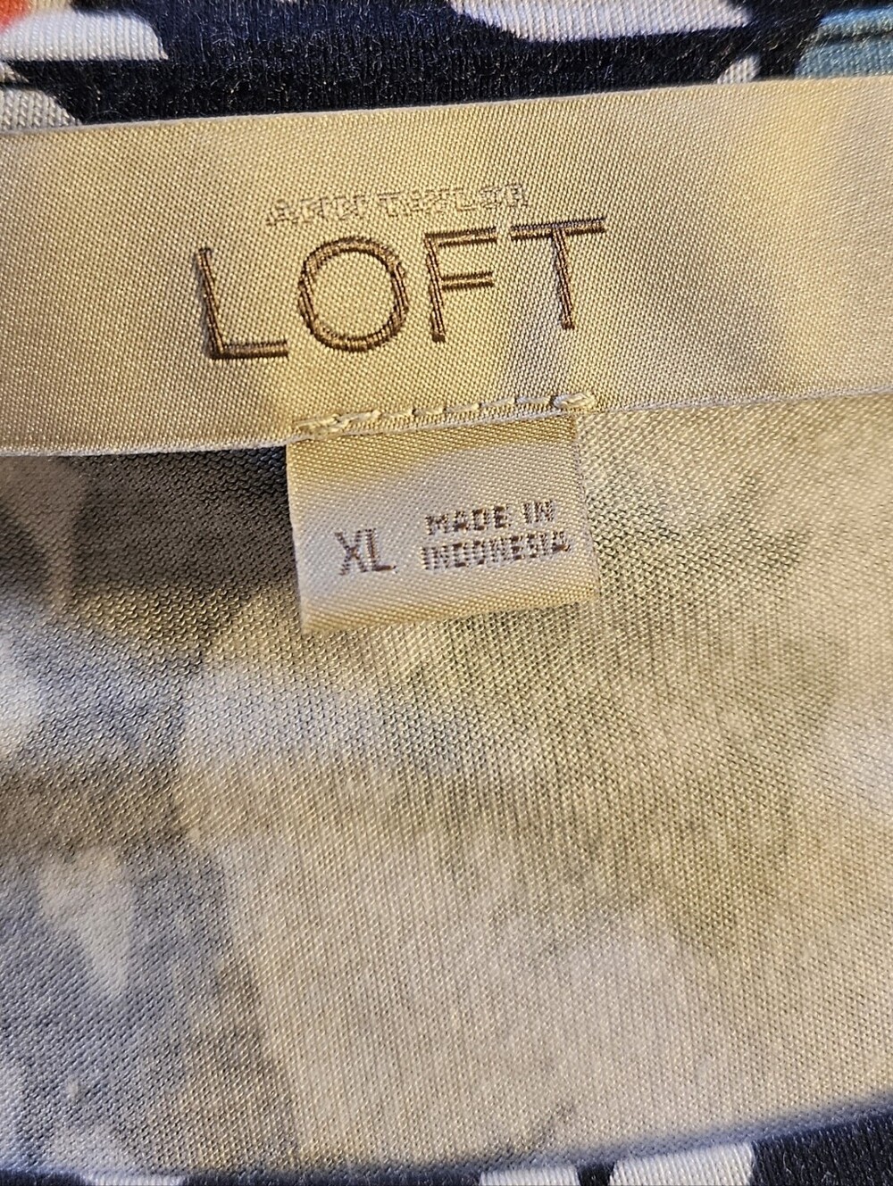 LOFT Navy Floral Tiered Shirt with White and Blue Blossoms XL Sleeveless - Picture 4 of 6